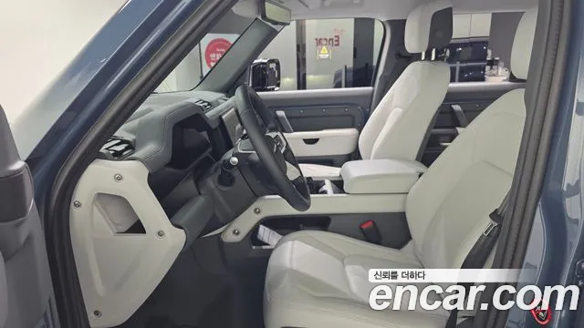 Land Rover Defender 2025 thumb 3