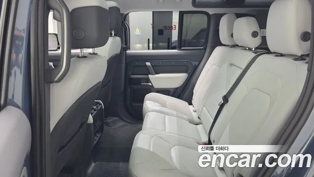 Land Rover Defender 2025 thumb 4