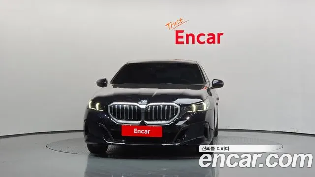 BMW 5-Series 2025 thumb 3
