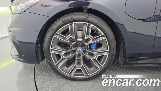 BMW 5-Series 2025 thumb 5