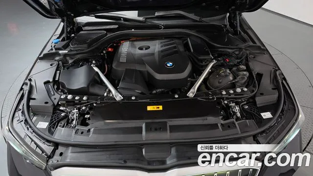 BMW 5-Series 2025 thumb 6