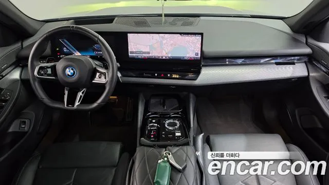 BMW 5-Series 2025 thumb 7