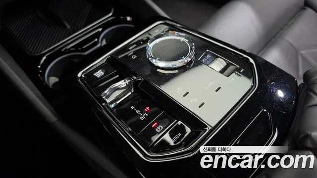 BMW 5-Series 2025 thumb 9