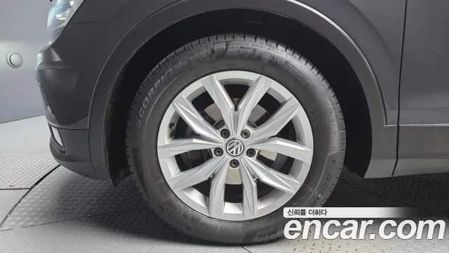 Volkswagen Tiguan 2018 thumb 5