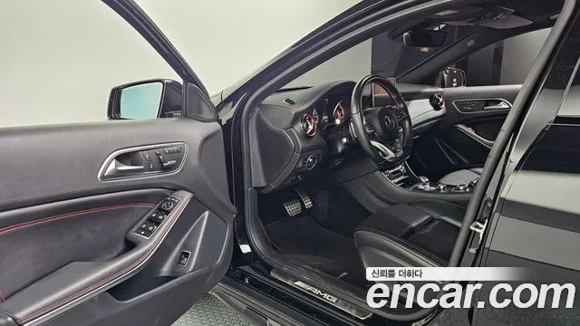 Mercedes-Benz GLA 2016 thumb 10