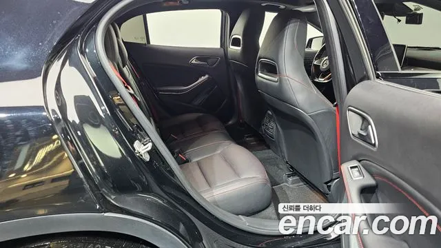 Mercedes-Benz GLA 2016 thumb 11