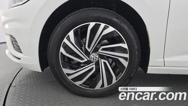 Volkswagen Jetta 2021 thumb 5