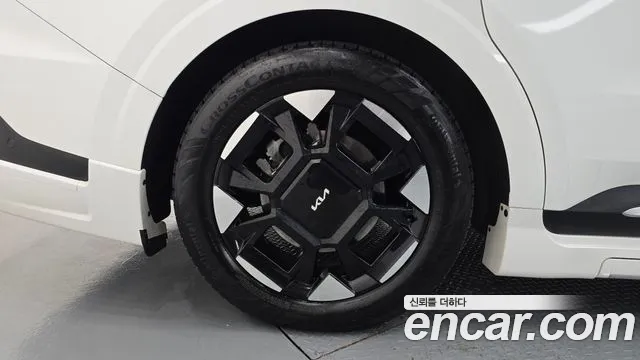 Kia Carnival 2024 thumb 5