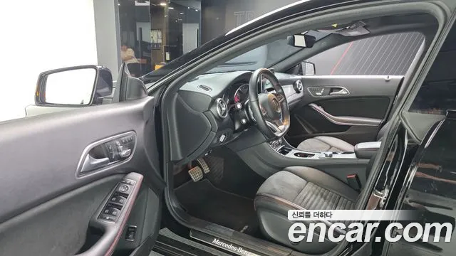 Mercedes-Benz CLA 2018 thumb 10