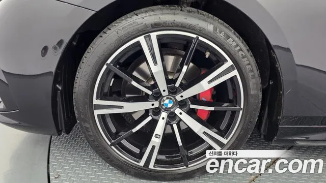 BMW 5-Series 2025 thumb 5