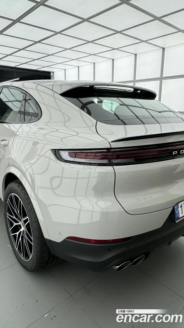 Porsche Cayenne 2024 thumb 2
