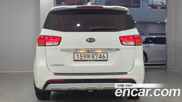 Kia Carnival 2017 thumb 5