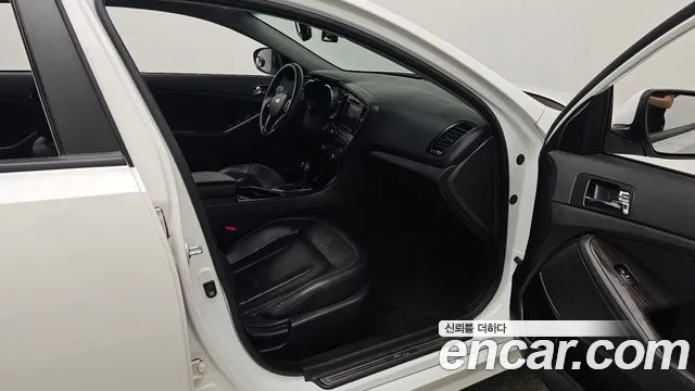 Kia K5 2011 thumb 11