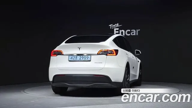 Tesla Model Y 2022 thumb 4