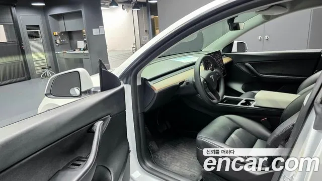 Tesla Model Y 2022 thumb 11