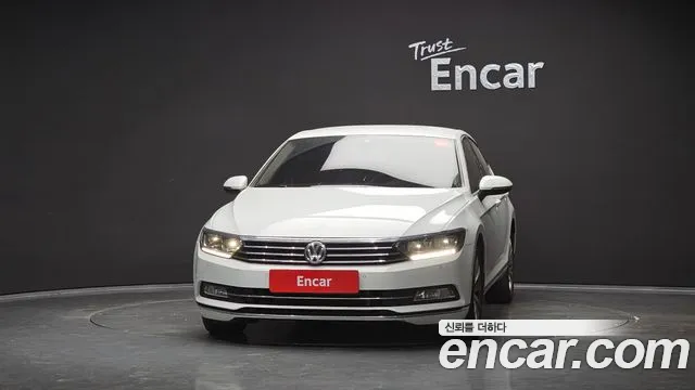 Volkswagen Passat (North America and China) 2018 thumb 3