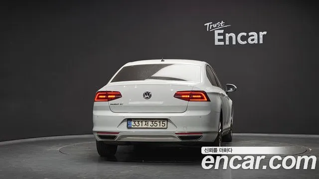 Volkswagen Passat (North America and China) 2018 thumb 4