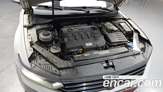 Volkswagen Passat (North America and China) 2018 thumb 6