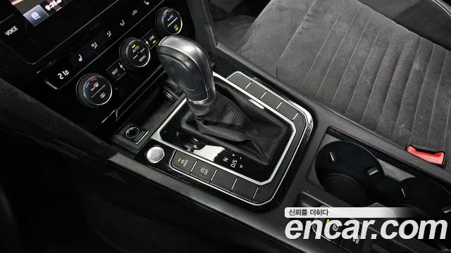 Volkswagen Passat (North America and China) 2018 thumb 9