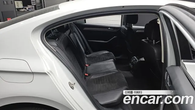 Volkswagen Passat (North America and China) 2018 thumb 11