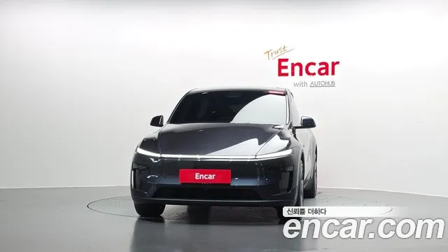 Tesla Model Y 2026 thumb 2