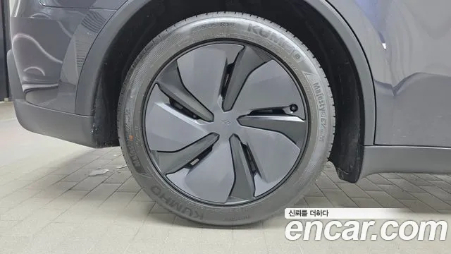 Tesla Model Y 2026 thumb 4