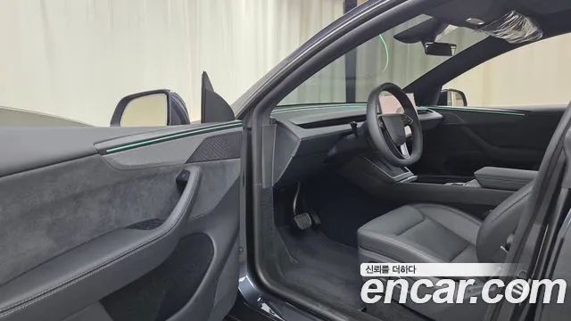 Tesla Model Y 2026 thumb 9