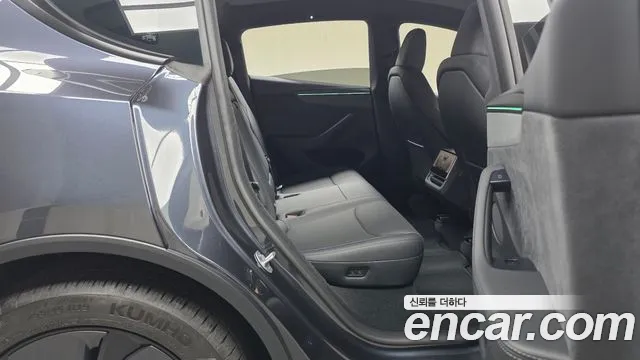 Tesla Model Y 2026 thumb 10