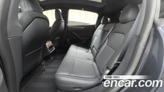 Tesla Model Y 2026 thumb 11