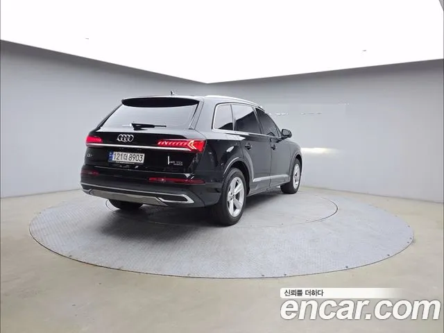 Audi Q7 2022 thumb 2