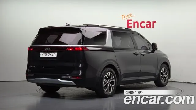 Kia Carnival 2021 thumb 2
