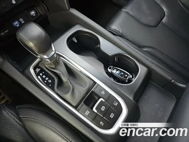 Hyundai Santa Fe 2018 thumb 8