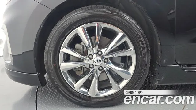 Kia Carnival 2019 thumb 4