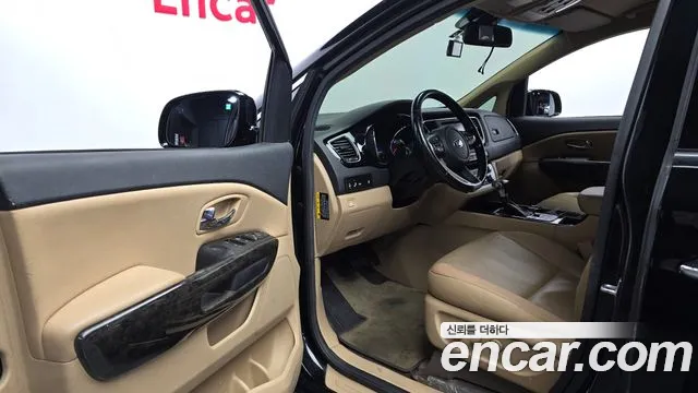 Kia Carnival 2019 thumb 9