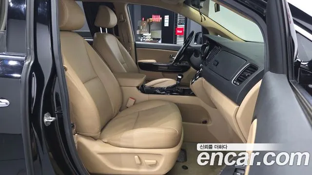 Kia Carnival 2019 thumb 10