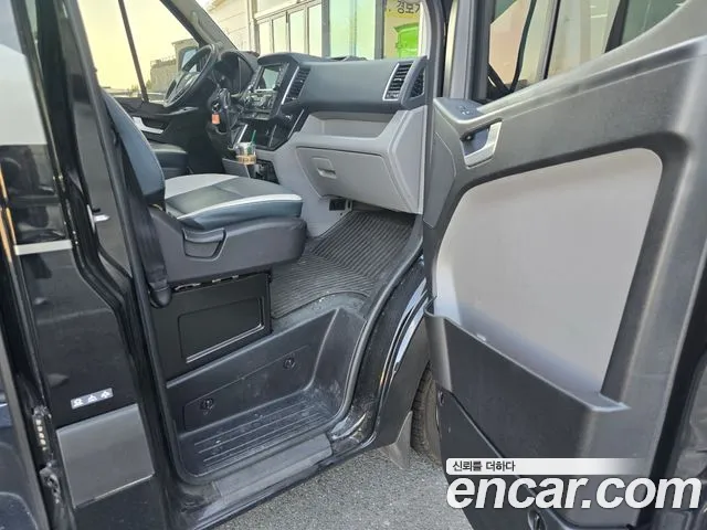 Hyundai Staria 2024 thumb 3