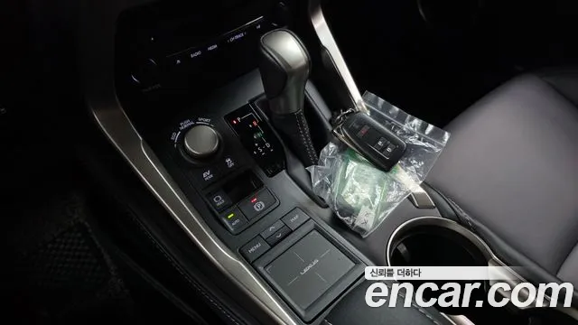 Lexus NX 2017 thumb 9