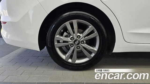 Hyundai Avante 2016 thumb 5