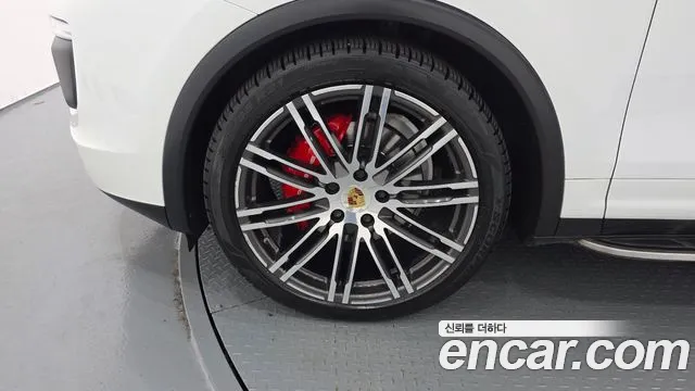 Porsche Cayenne 2015 thumb 4