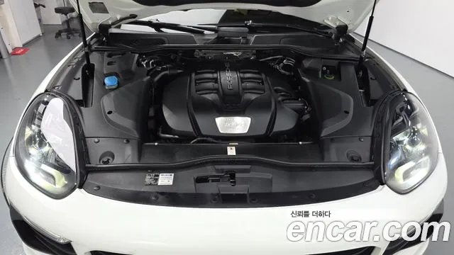 Porsche Cayenne 2015 thumb 5
