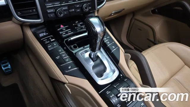Porsche Cayenne 2015 thumb 8