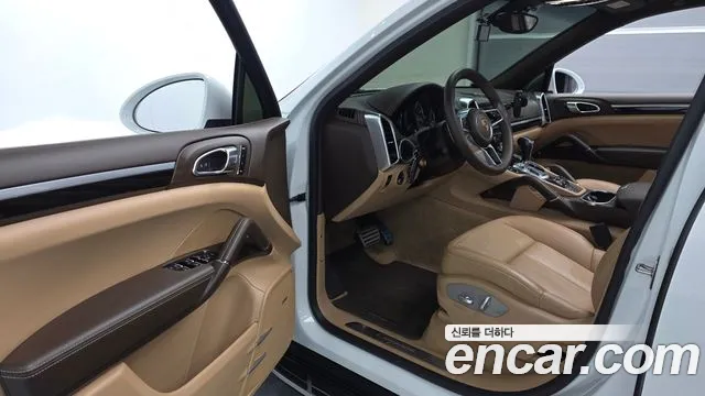 Porsche Cayenne 2015 thumb 9