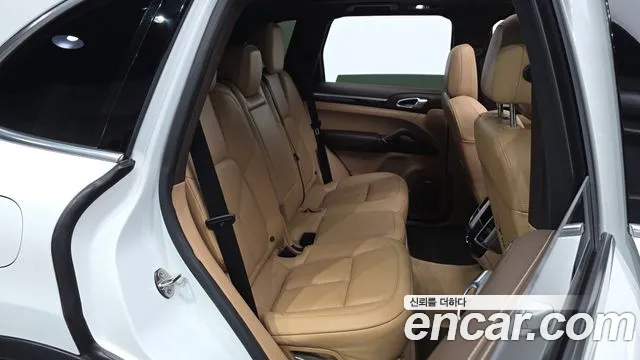 Porsche Cayenne 2015 thumb 10