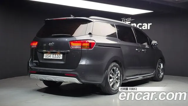 Kia Carnival 2016 thumb 2