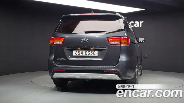 Kia Carnival 2016 thumb 4