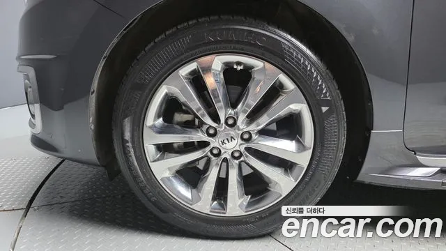 Kia Carnival 2016 thumb 5