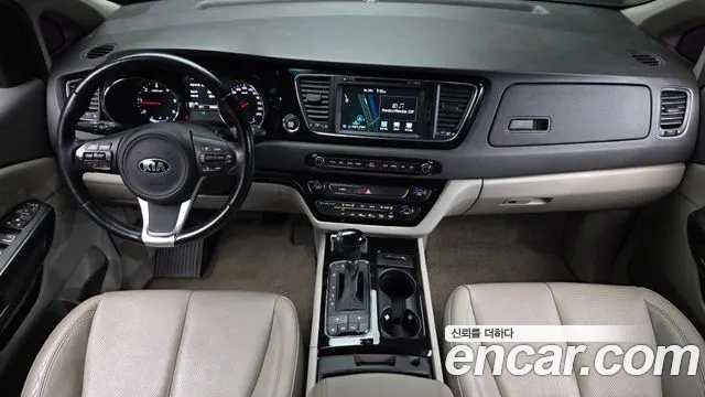 Kia Carnival 2016 thumb 7