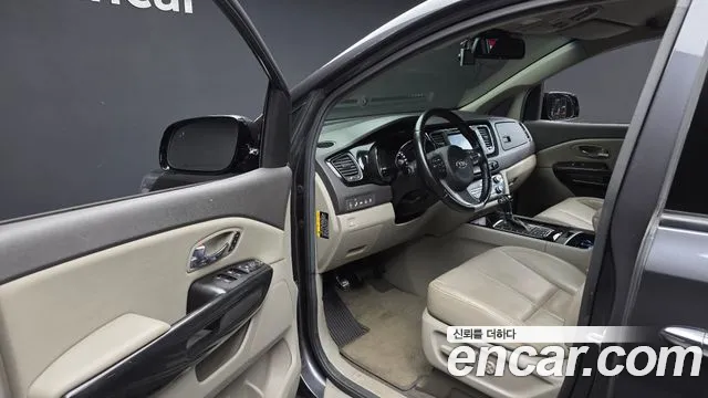 Kia Carnival 2016 thumb 10