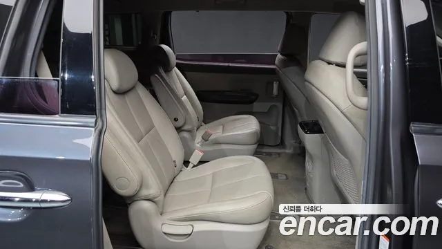 Kia Carnival 2016 thumb 12
