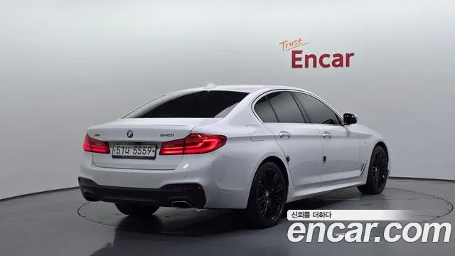 BMW 5-Series 2018 thumb 2